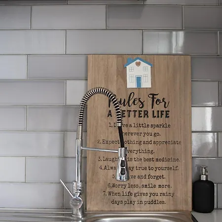 Modern 4 Bed En-suite House In - Free Parking * Leeds (West Yorkshire)