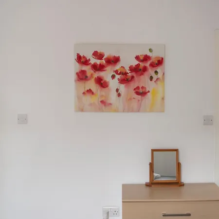 Modern 4 Bed En-suite House In - Free Parking Apartment