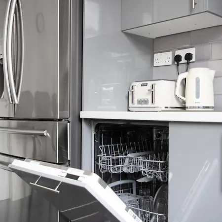 Apartment Modern 4 Bed En-suite House In Leeds - Free Parking Leeds (West Yorkshire)