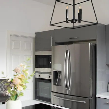 Modern 4 Bed En-suite House In Leeds - Free Parking * Leeds (West Yorkshire)
