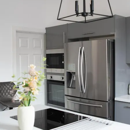 Modern 4 Bed En-suite House In Leeds - Free Parking Apartment Leeds (West Yorkshire)