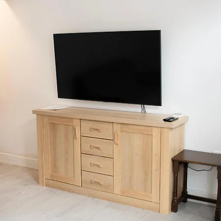 Modern 4 Bed En-suite House In - Free Parking * Λιντς