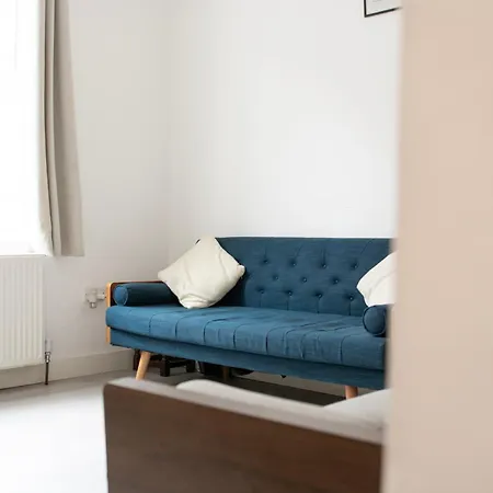 Modern 4 Bed En-suite House In - Free Parking Apartment *