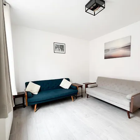 Modern 4 Bed En-suite House In - Free Parking Apartment *