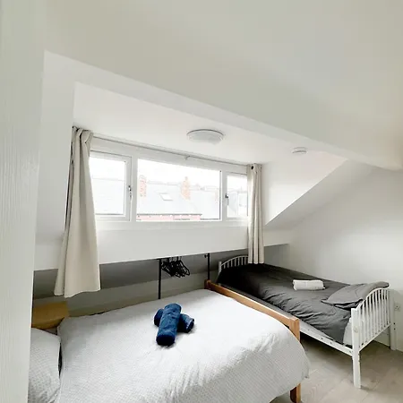 Apartment Modern 4 Bed En-suite House In - Free Parking *