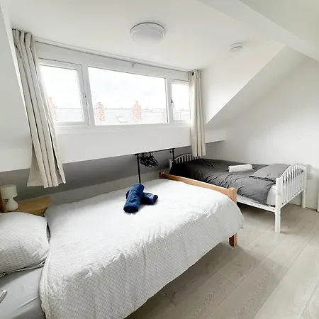 Modern 4 Bed En-suite House In - Free Parking Λιντς