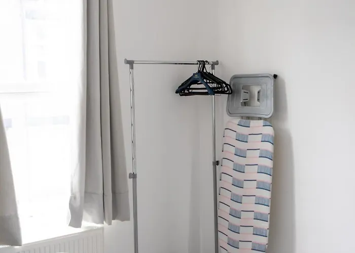 Modern 4 Bed En-suite House In - Free Parking Апартаменты *