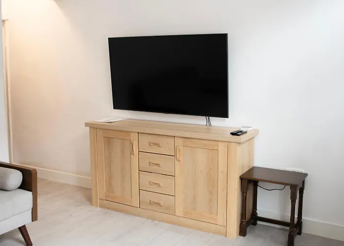 Modern 4 Bed En-suite House In - Free Parking * Лидс