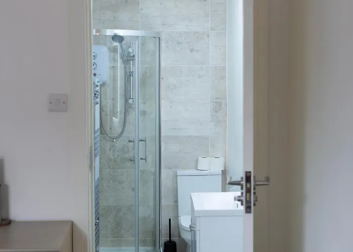 Modern 4 Bed En-suite House In - Free Parking 利兹