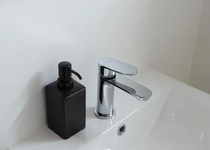 Апартаменты Modern 4 Bed En-suite House In - Free Parking *