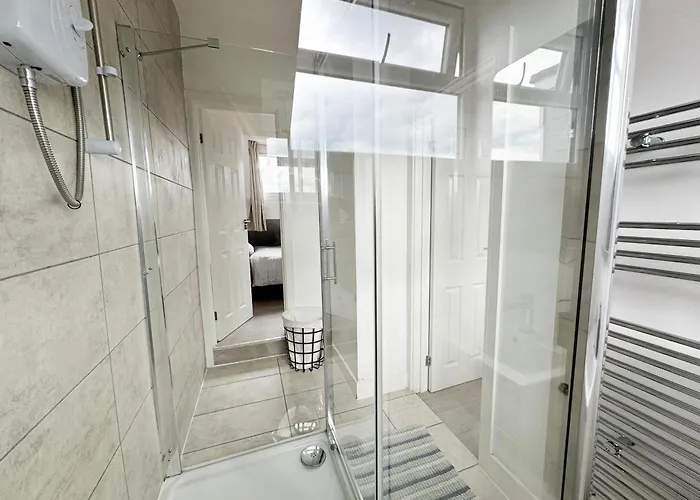 Modern 4 Bed En-suite House In - Free Parking 利兹