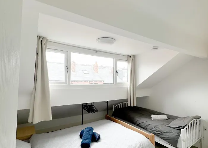 Апартаменты Modern 4 Bed En-suite House In - Free Parking *