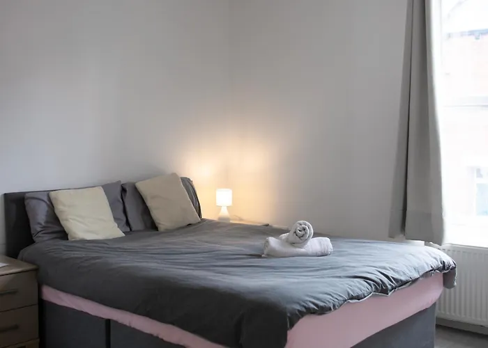 شقة Modern 4 Bed En-suite House In - Free Parking ليدز