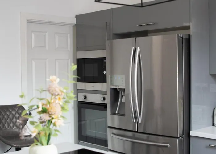 Modern 4 Bed En-suite House In - Free Parking شقة ليدز