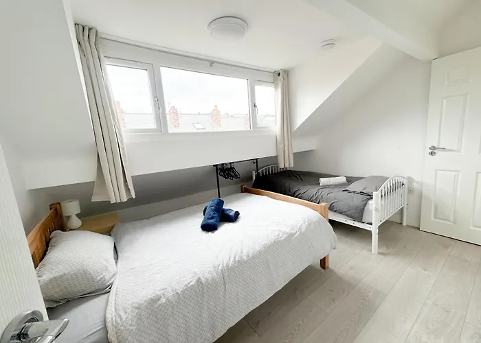 Modern 4 Bed En-suite House In - Free Parking ليدز